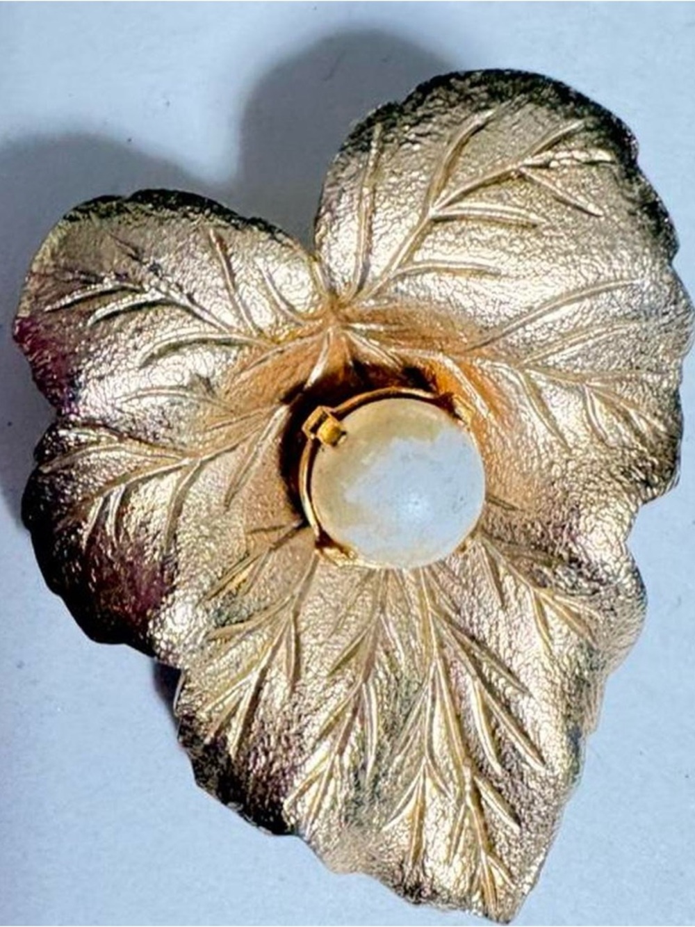Vintage 1960s Sarah Coventry Gold tone Leaf Brooch